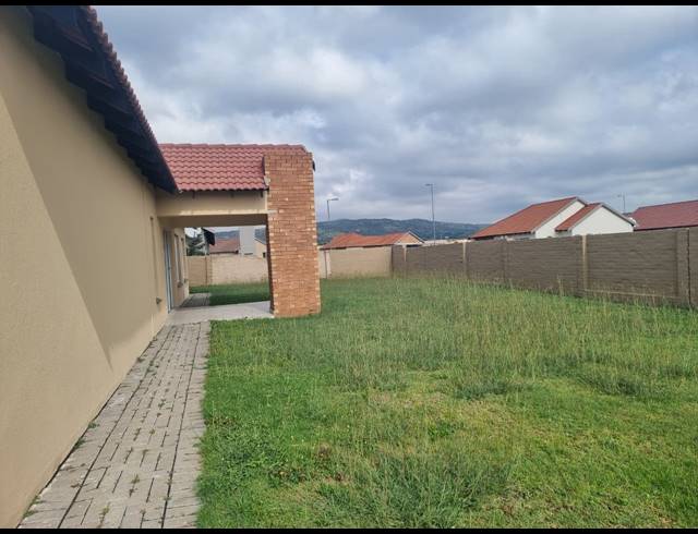 3 BEDROOM TOWNHOUSE FOR SALE IN WATERKLOOF HILL ESTATE